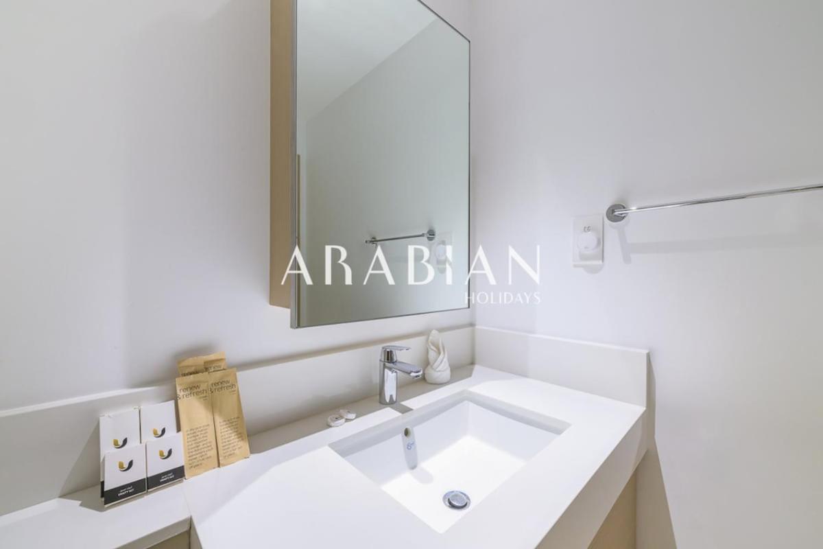 Sophisticated 1br With View In Creek Harbor *