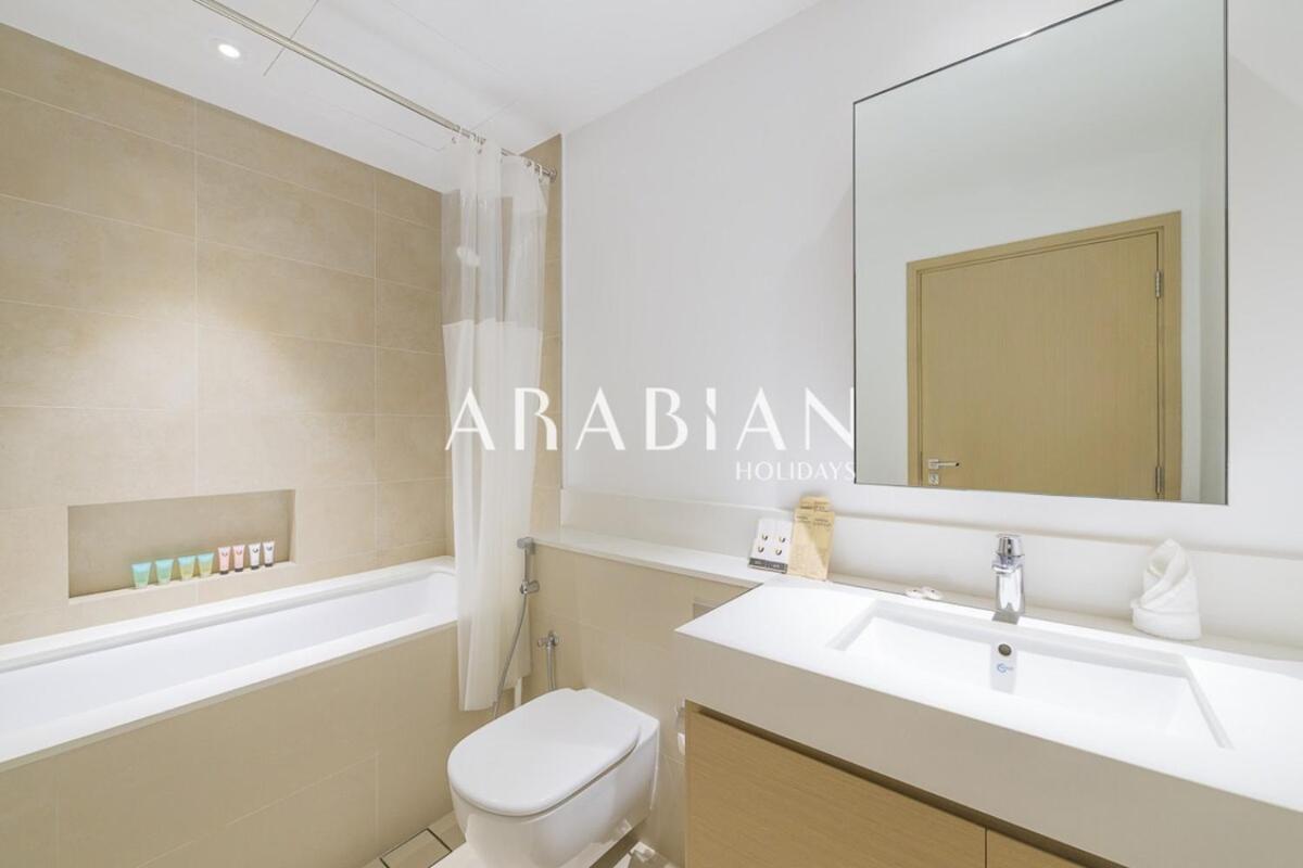 Sophisticated 1br With View In Creek Harbor Apartment